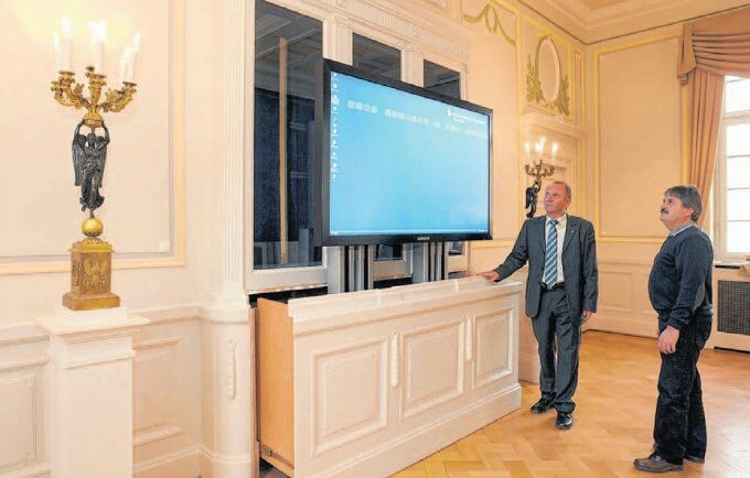 Flatlift TV Lift Systeme im Schloss